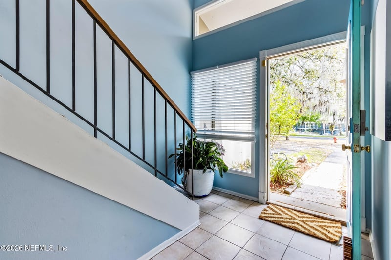 8702 Como Lake Dr, Jacksonville, FL 32256