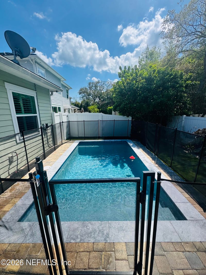 4000 Seaside Dr, Jacksonville Beach, FL 32250