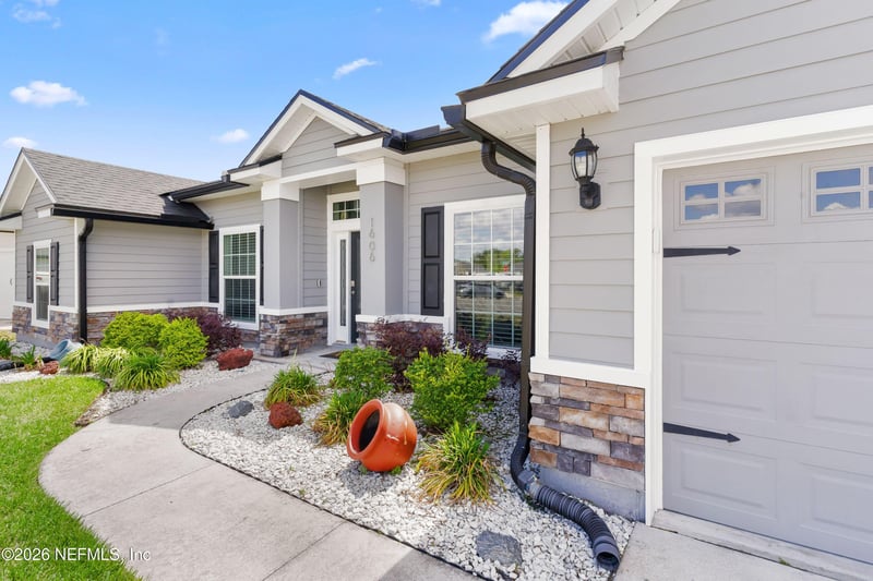 1606 Colonial Tavern Ct, Jacksonville, FL 32221