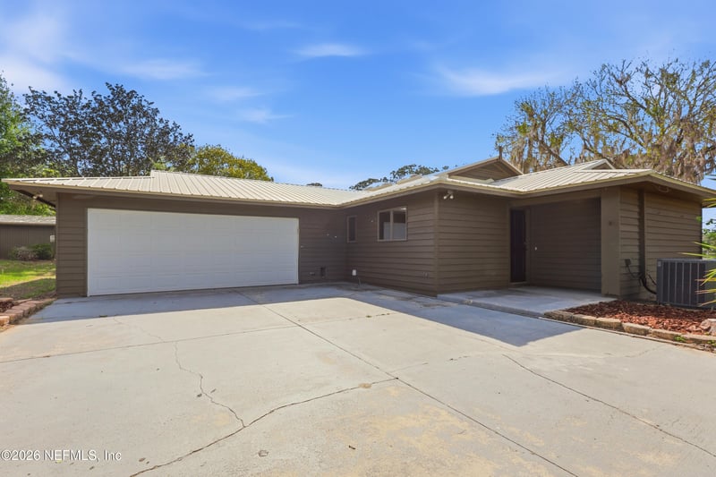 125 Twin Lake Grove Dr, Interlachen, FL 32148