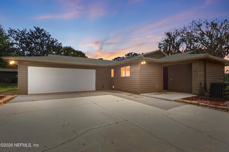 125 Twin Lake Grove Dr, Interlachen, FL 32148