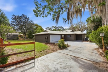 125 Twin Lake Grove Dr, Interlachen, FL 32148