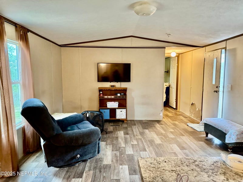 410 Lily Trl, Interlachen, FL 32148