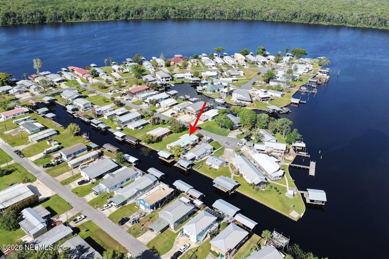 160 Moonlite Dr, Satsuma, FL 32189