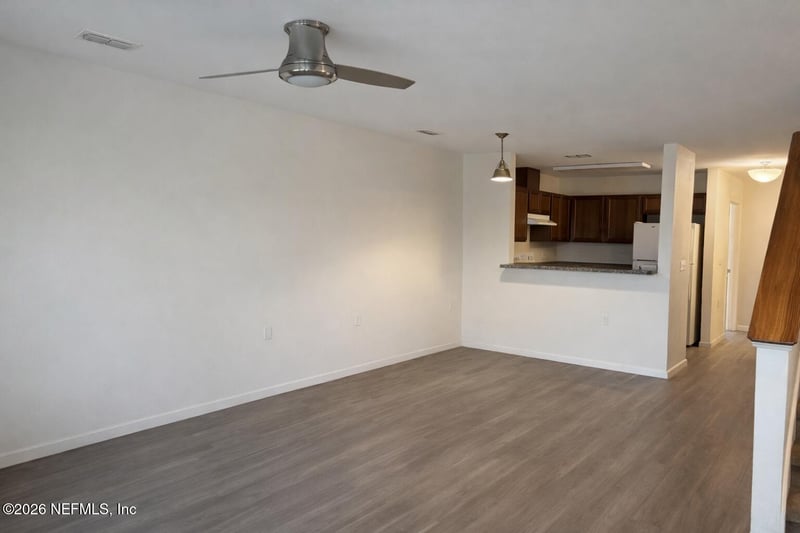 181 Oceangate Dr, Atlantic Beach, FL 32233