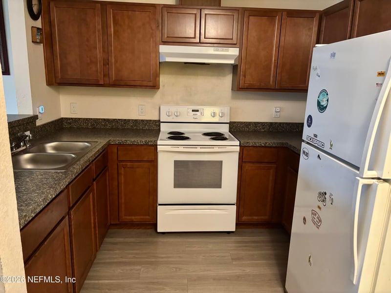 181 Oceangate Dr, Atlantic Beach, FL 32233