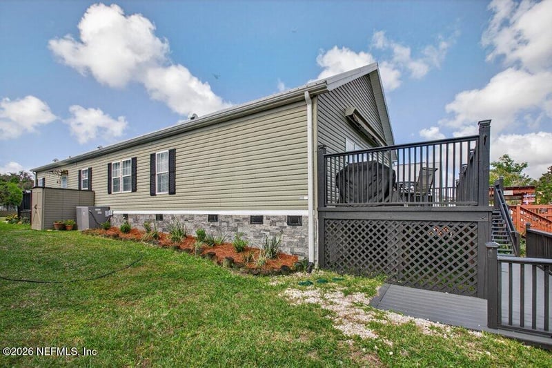 292 Maxwell Dr, Welaka, FL 32193