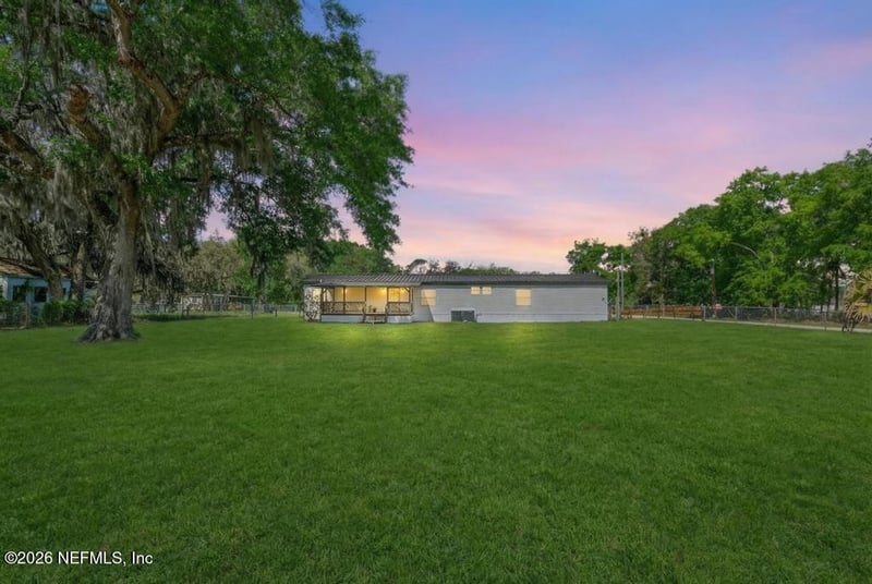 100 Pickerel Ave, Satsuma, FL 32189