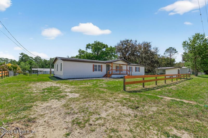 100 Pickerel Ave, Satsuma, FL 32189