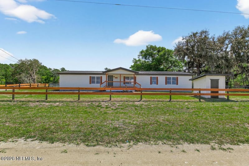 100 Pickerel Ave, Satsuma, FL 32189