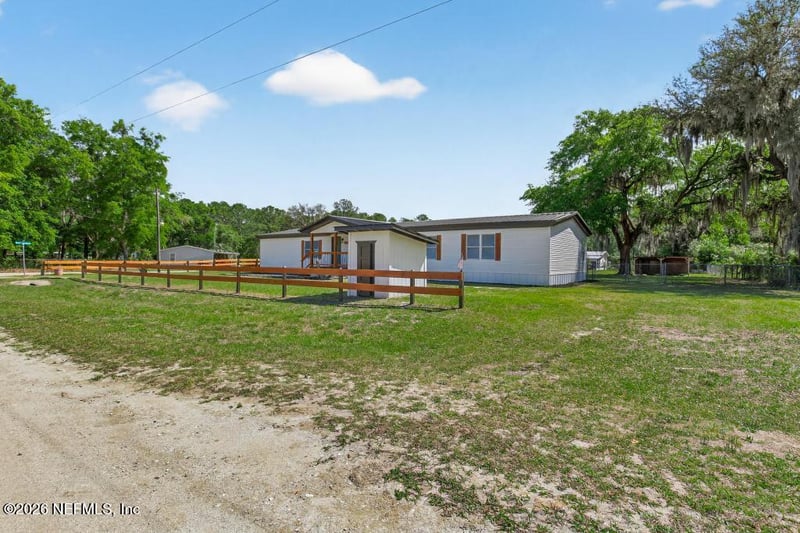 100 Pickerel Ave, Satsuma, FL 32189