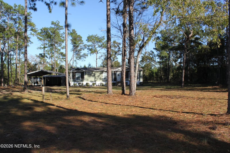 221 Magnolia Rd, Hawthorne, FL 32640