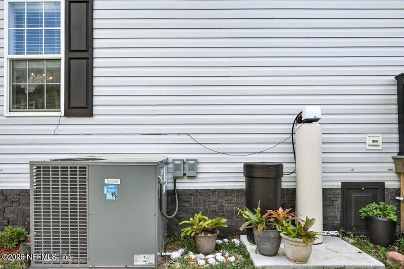 293 Maxwell Dr, Welaka, FL 32193