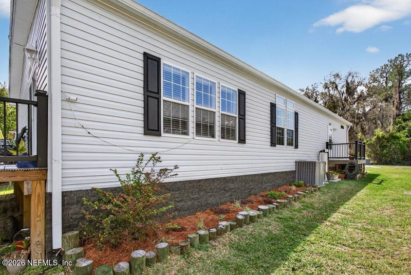 293 Maxwell Dr, Welaka, FL 32193