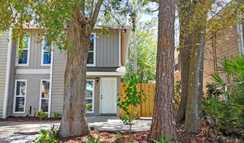 141 Poinsettia St, Atlantic Beach, FL 32233