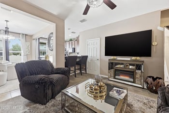 637 Grover Ln, Orange Park, FL 32065