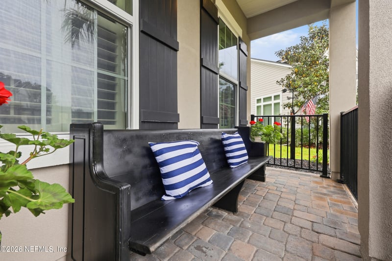 498 Freshwater Dr, St Johns, FL 32259