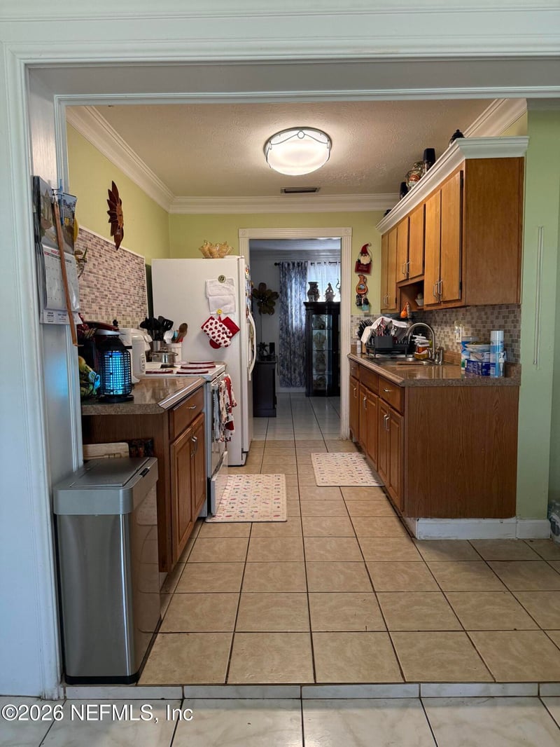 850 Sailfish Dr, Atlantic Beach, FL 32233