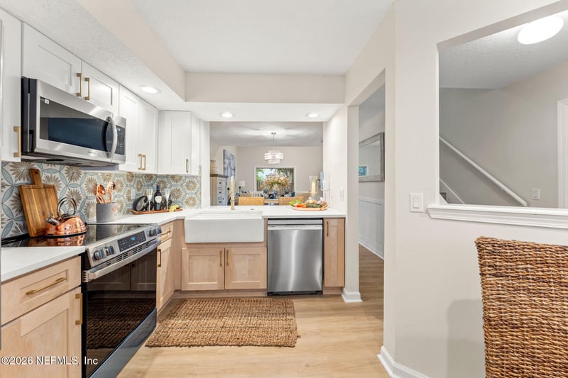 213 Aquarius Cir, Jacksonville, FL 32216