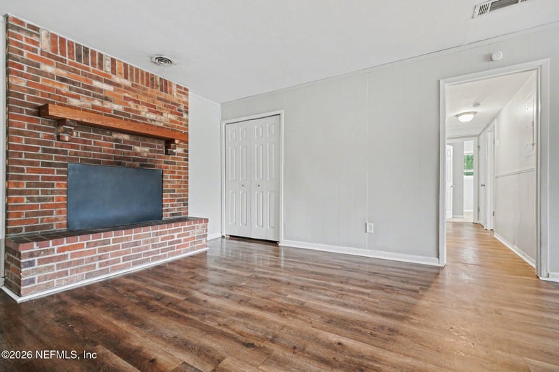 6889 Tom Thumb Dr, Jacksonville, FL 32210