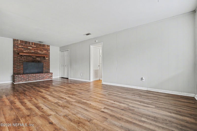 6889 Tom Thumb Dr, Jacksonville, FL 32210