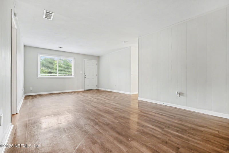 6889 Tom Thumb Dr, Jacksonville, FL 32210