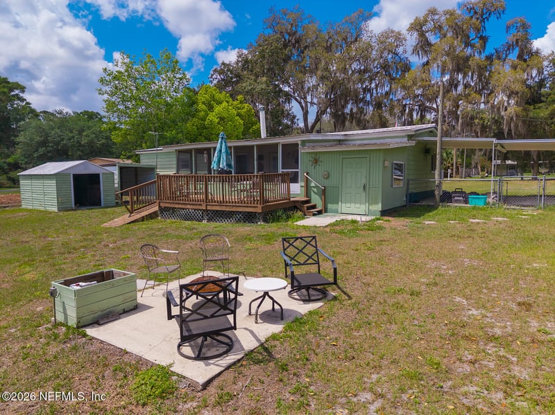 215 Saratoga Dr, Satsuma, FL 32189