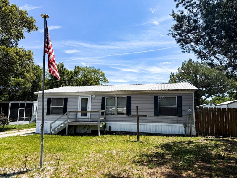 104 Waterway Ave, Satsuma, FL 32189