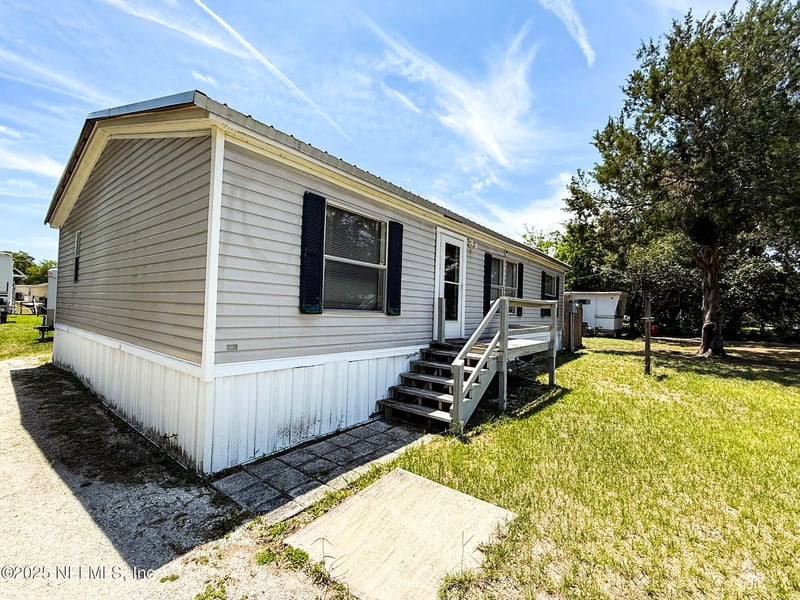 104 Waterway Ave, Satsuma, FL 32189