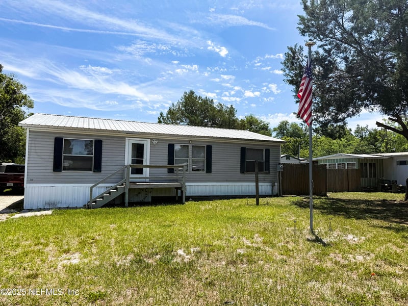 104 Waterway Ave, Satsuma, FL 32189