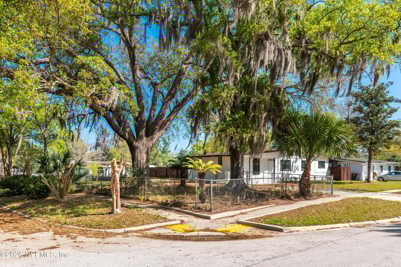 7541 Strato Rd, Jacksonville, FL 32210