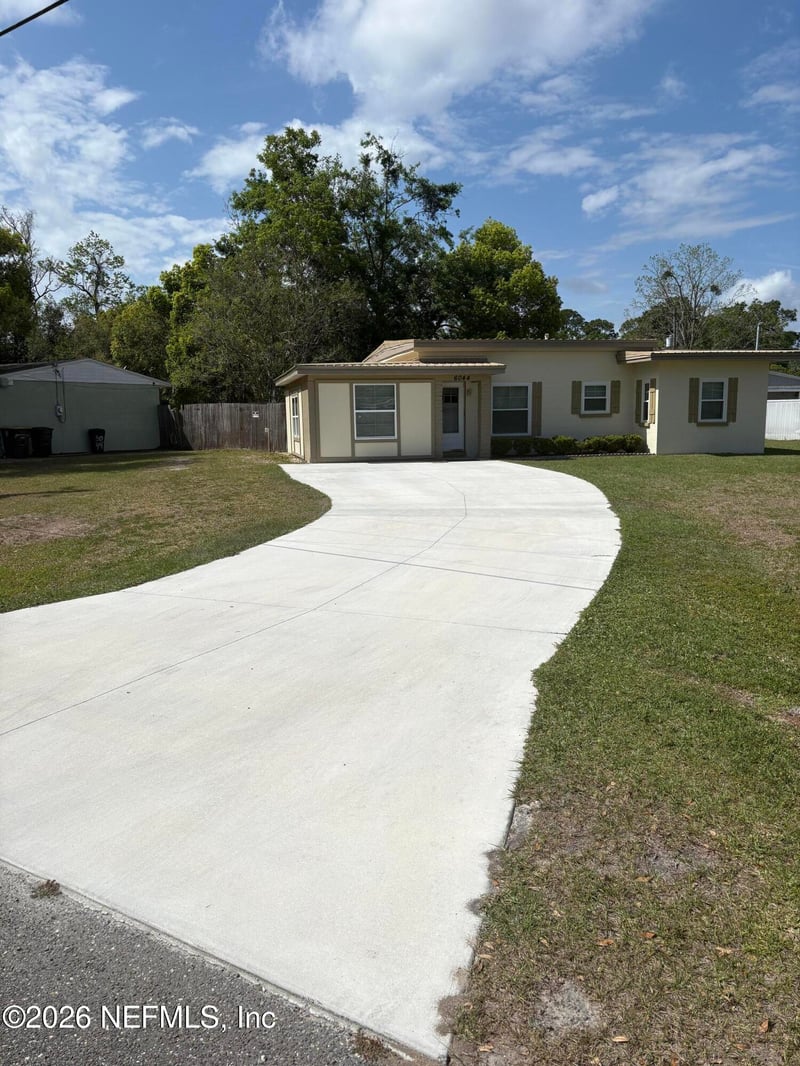 6044 Sabre Dr, Jacksonville, FL 32244