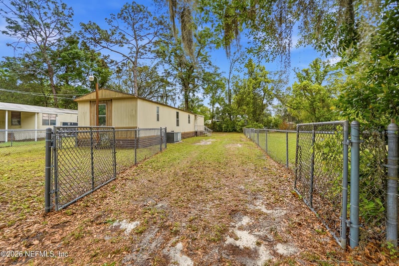 8252 Buttercup St, Jacksonville, FL 32210