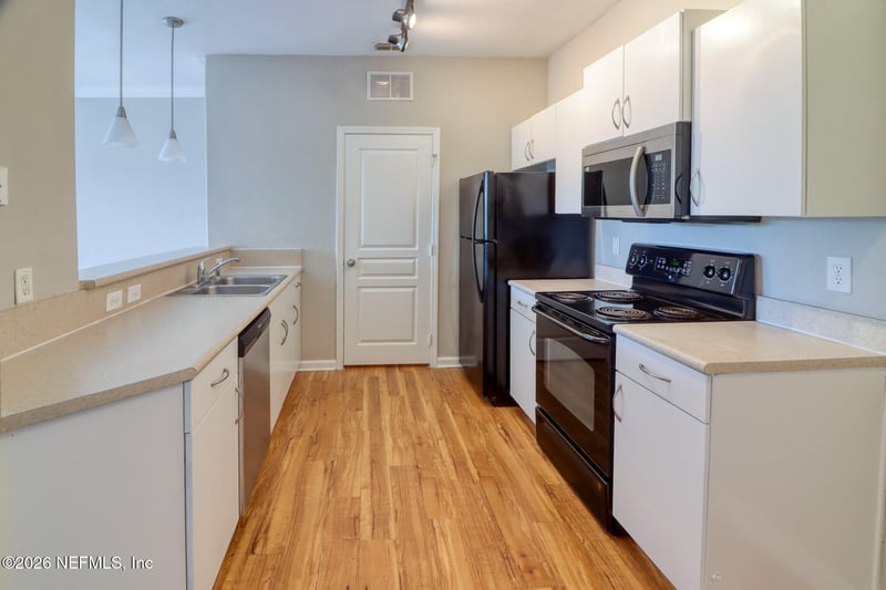 8290 Gate Pw #1115, Jacksonville, FL 32216