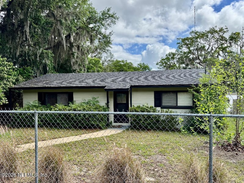 186 Little Orange Lake Dr, Hawthorne, FL 32640