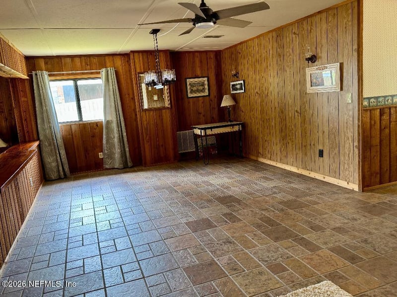 186 Little Orange Lake Dr, Hawthorne, FL 32640