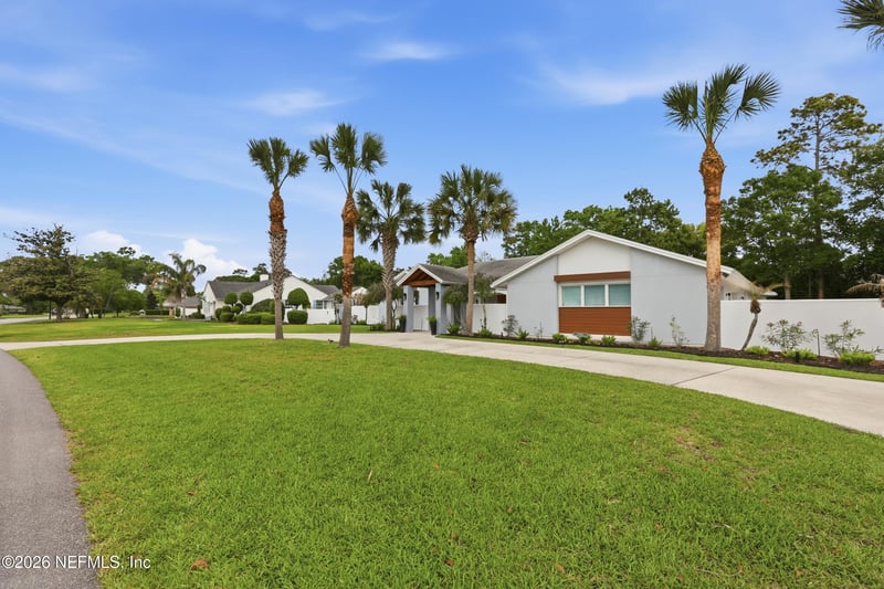 8071 Pine Lake Rd, Jacksonville, FL 32256