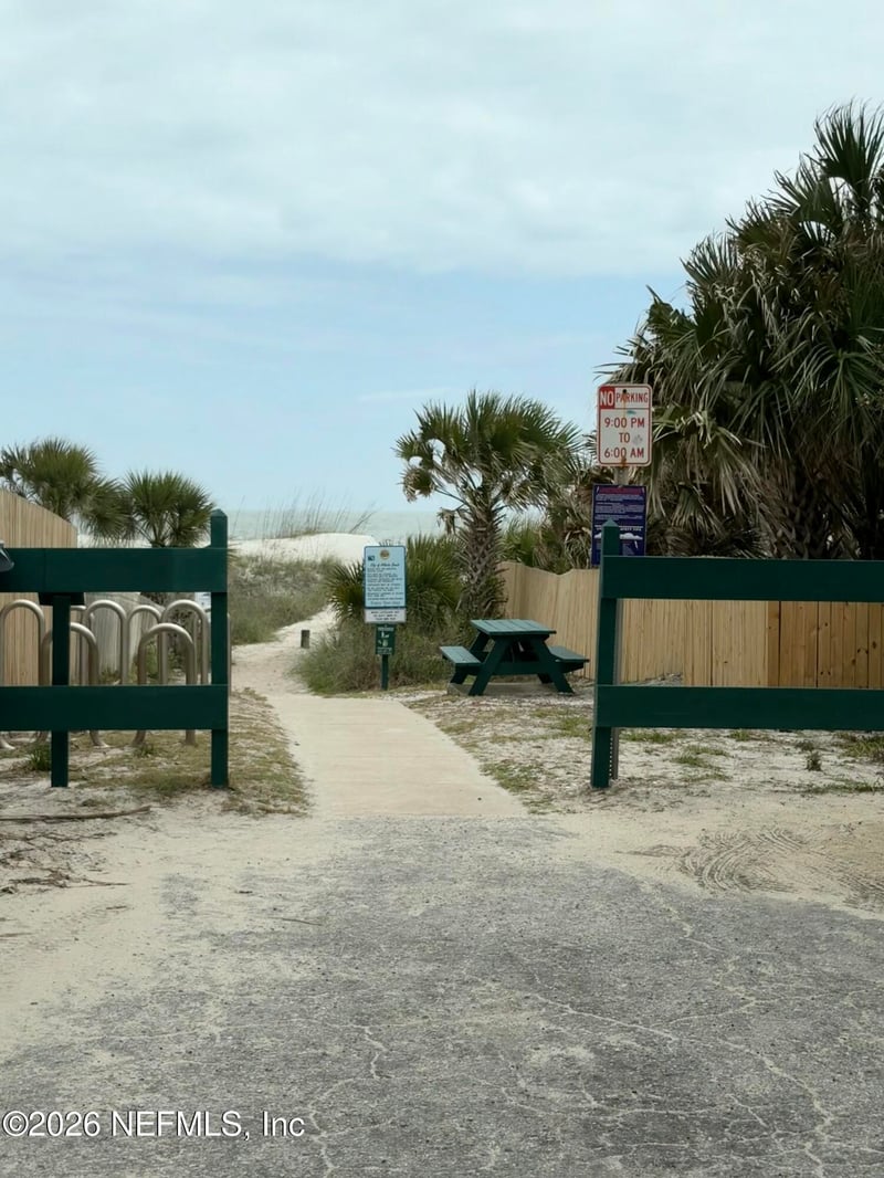 120 Beach Ave, Atlantic Beach, FL 32233