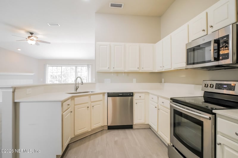 177 Southern Grove Dr, St Johns, FL 32259