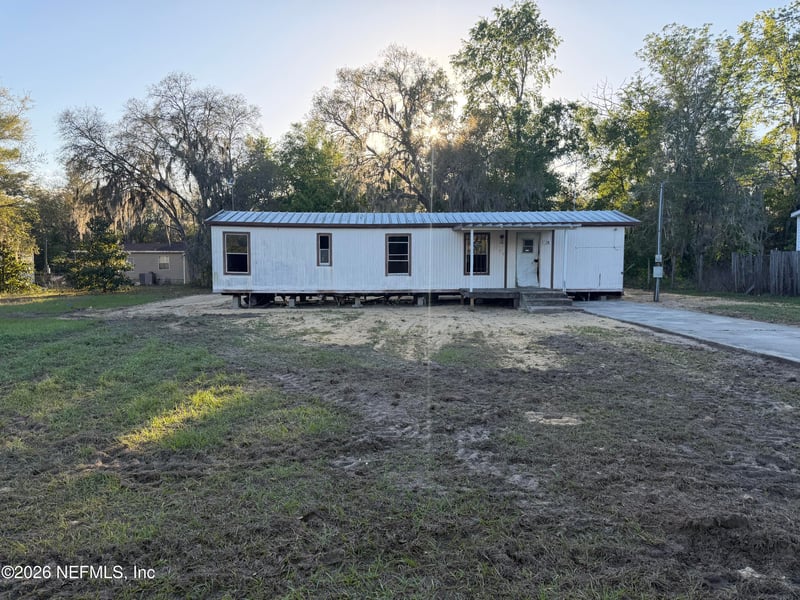 235 Oakcrest Dr, Interlachen, FL 32148