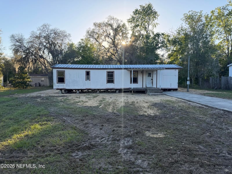 235 Oakcrest Dr, Interlachen, FL 32148