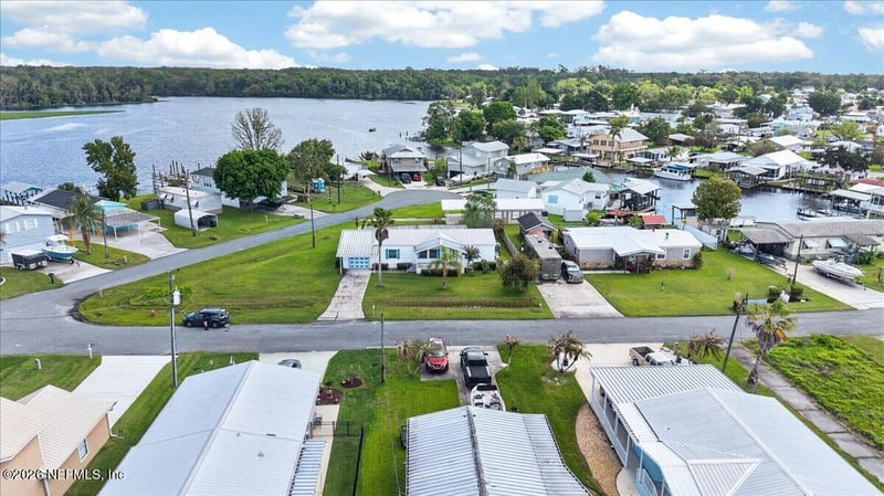 186 Sportsman Dr, Welaka, FL 32193