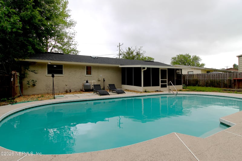 7762 Knoll Dr, Jacksonville, FL 32221