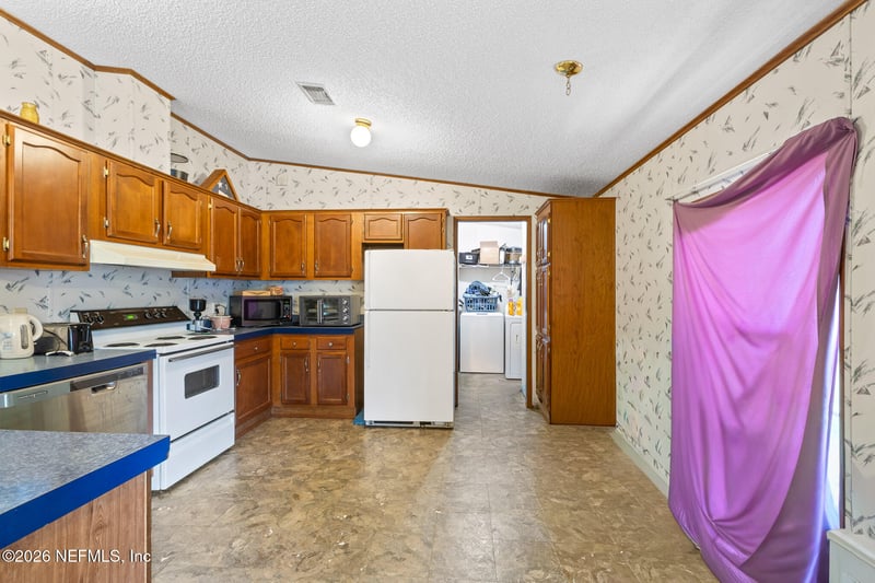 671 Cousintown Rd, Interlachen, FL 32148