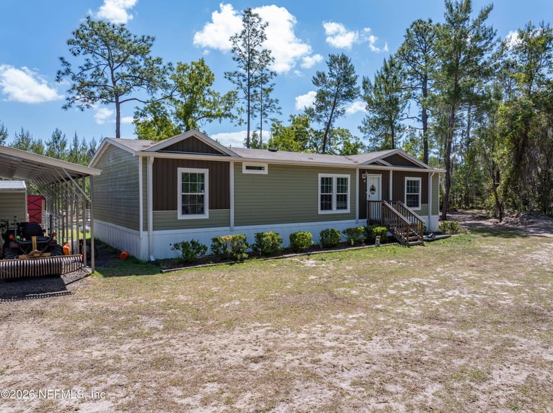 221 Magnolia Rd, Hawthorne, FL 32640