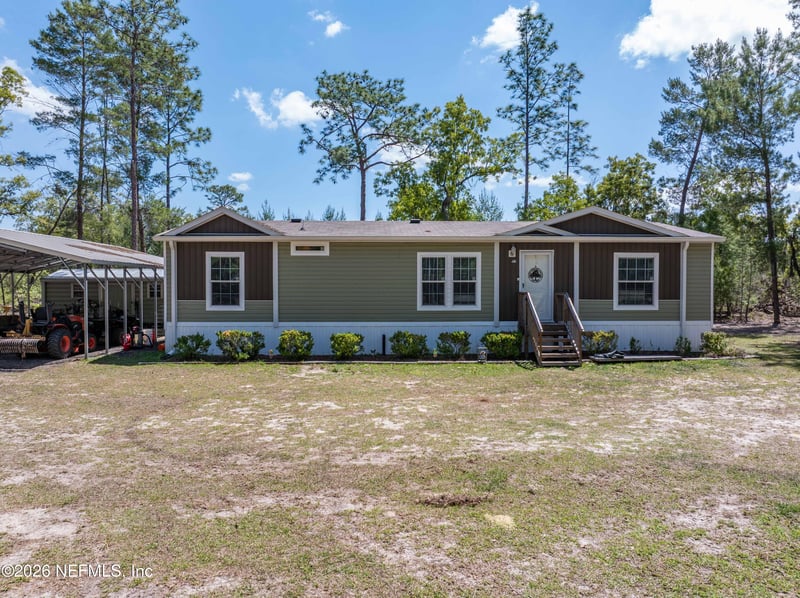 221 Magnolia Rd, Hawthorne, FL 32640