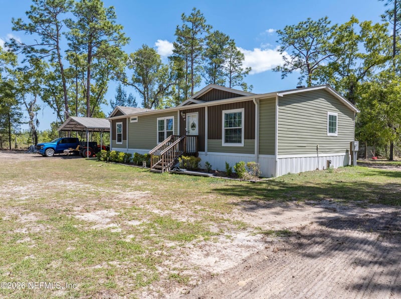 221 Magnolia Rd, Hawthorne, FL 32640