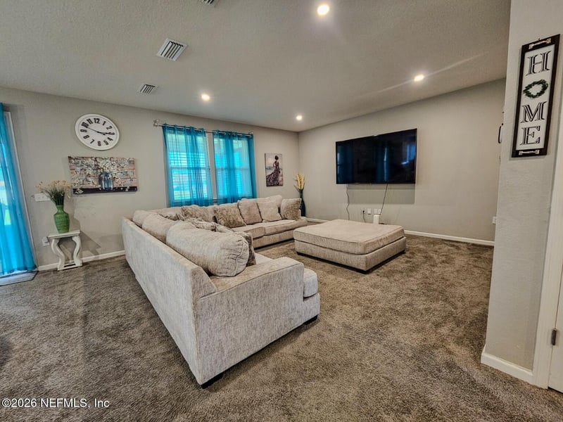 12573 Lake Taylor Ln, Jacksonville, FL 32218