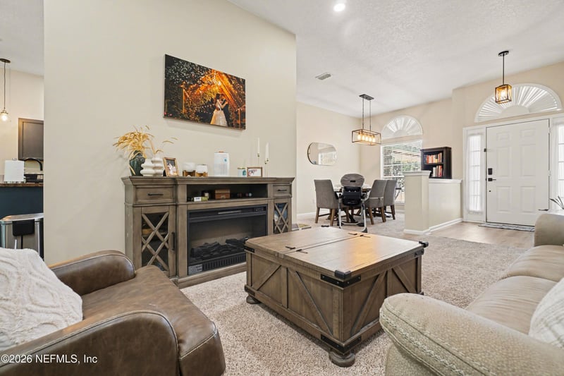 5663 Wolf Creek Dr, Jacksonville, FL 32222