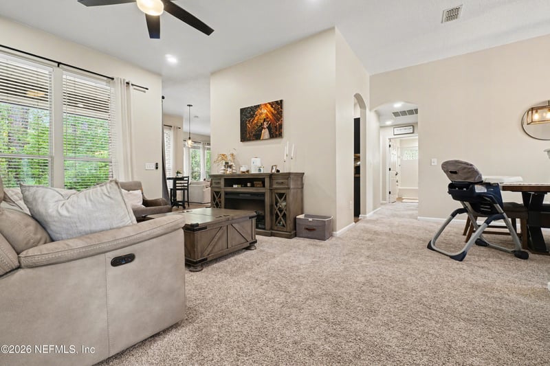 5663 Wolf Creek Dr, Jacksonville, FL 32222